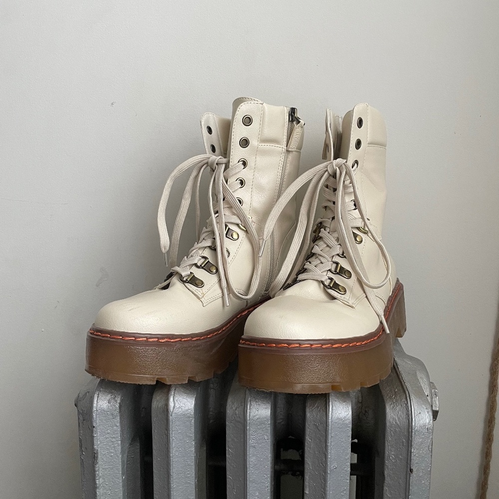 Circus Brand White combat Boots size 7.5